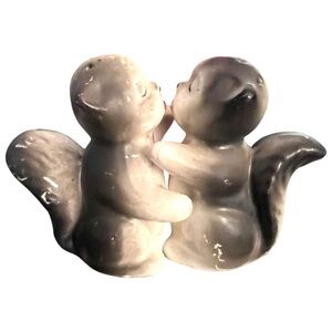 Vintage Ceramic Kissing Skunk Salt & Pepper Shakers Gray & White Kitschy Retro